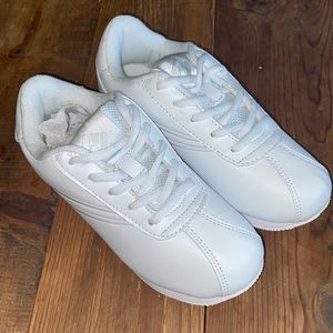 NWOT-FierceFeats Cheer shoes 2.5